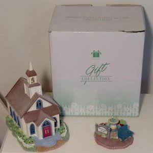 Vintage Avon 2003 Spring Valley Lighted Village Church & bench, excellent cond.